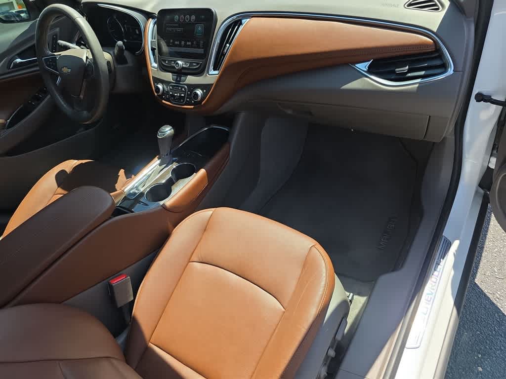 Thumbnail: 2017 Chevrolet Malibu - 10