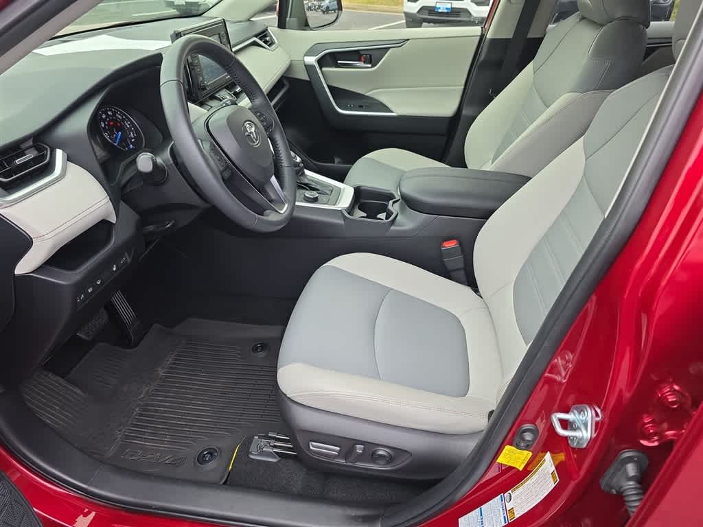 Thumbnail: 2021 Toyota RAV4 - 17