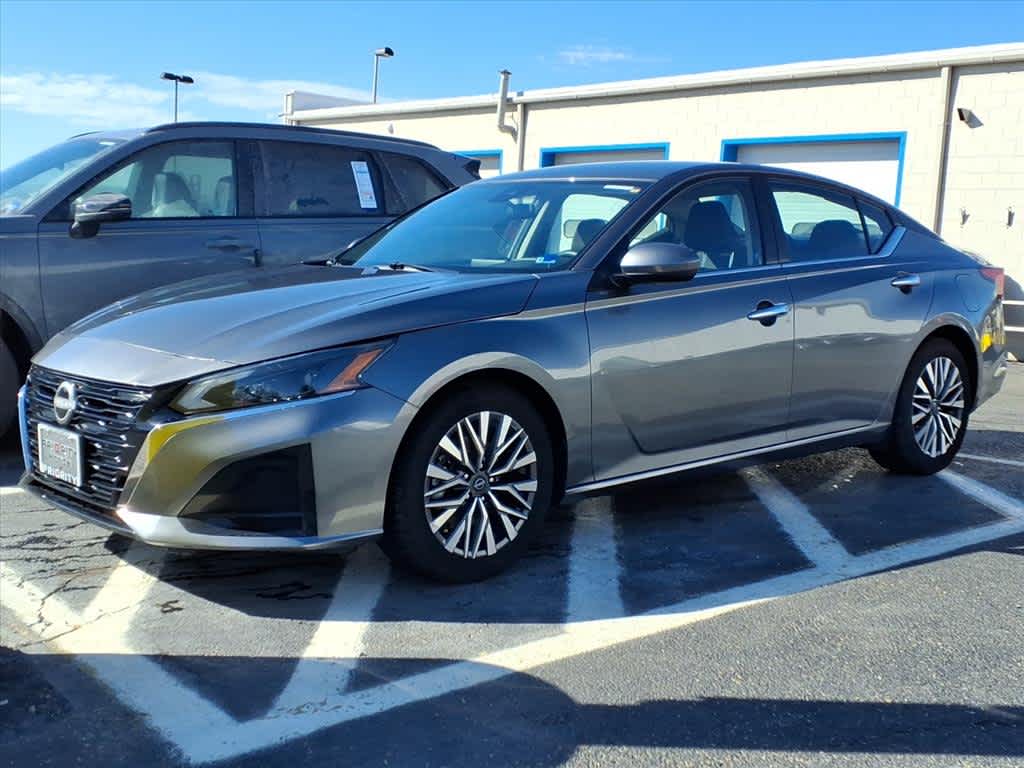 Thumbnail: 2023 Nissan Altima - 1