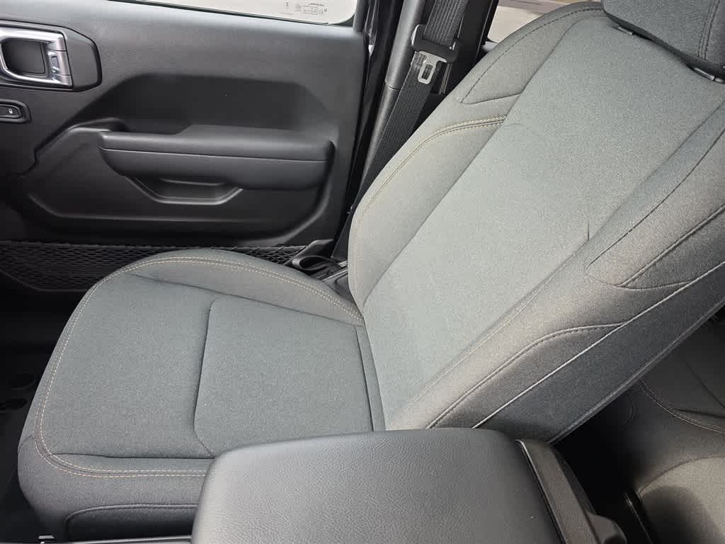 Thumbnail: 2024 Jeep Gladiator - 25