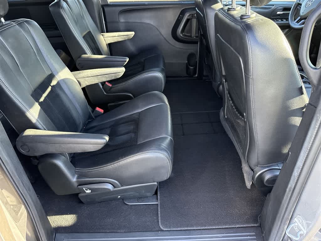 Thumbnail: 2017 Dodge Grand Caravan - 11