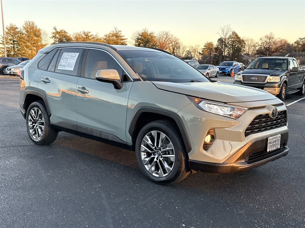 Thumbnail: 2019 Toyota RAV4 - 3