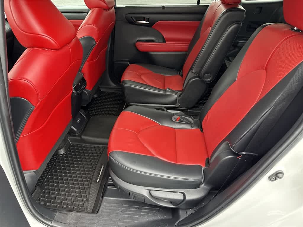 Thumbnail: 2023 Toyota Highlander - 16