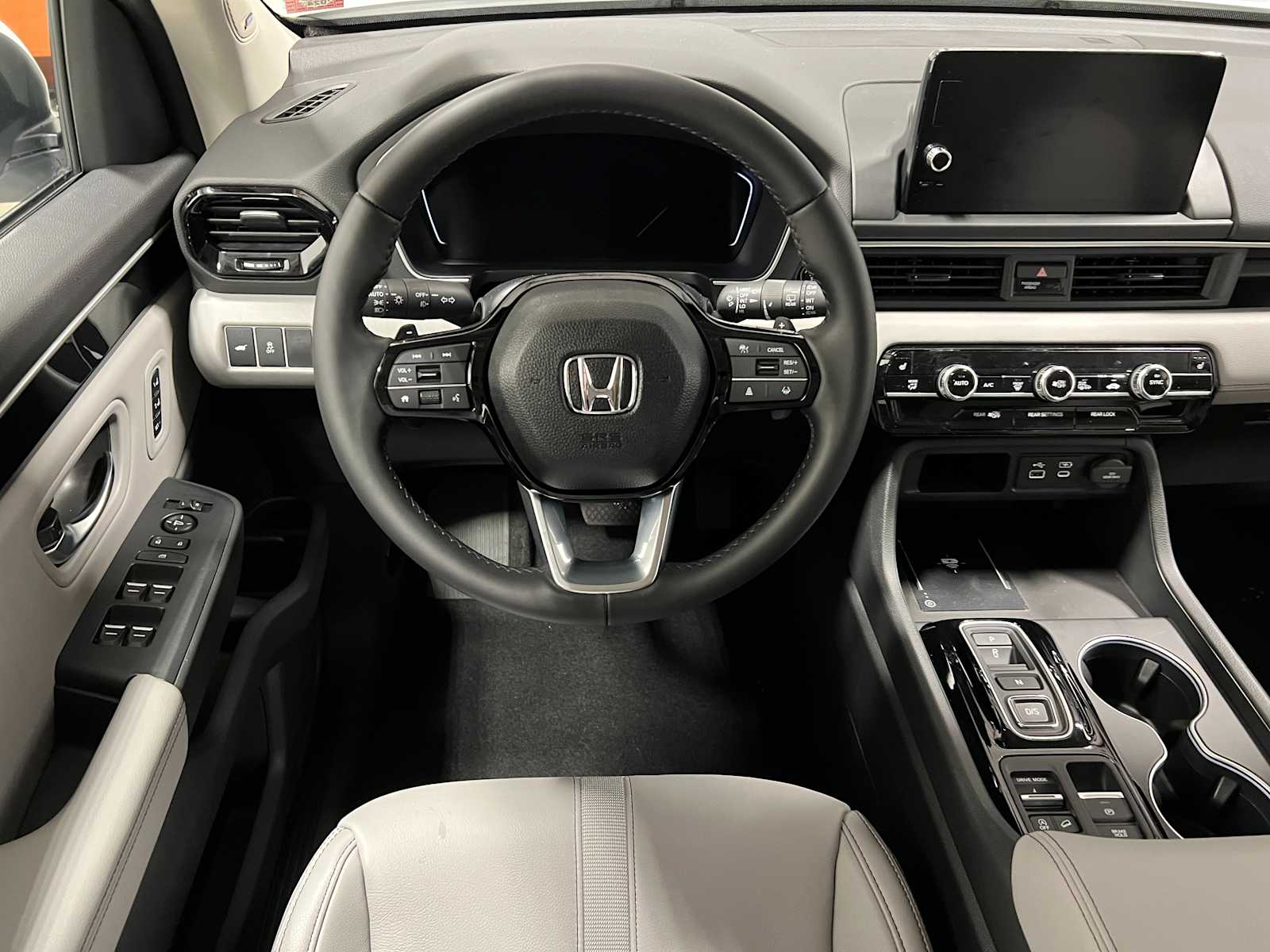 Thumbnail: 2025 Honda Pilot - 16