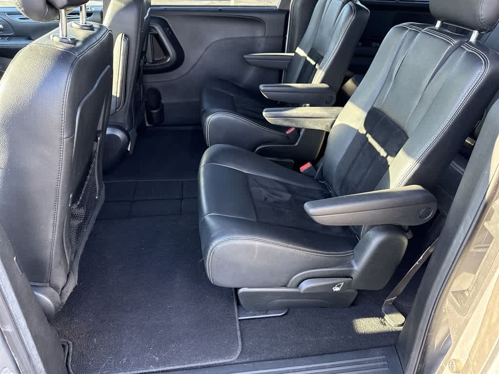 Thumbnail: 2017 Dodge Grand Caravan - 16
