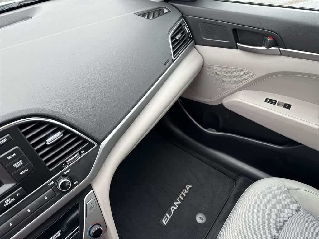 Thumbnail: 2017 Hyundai Elantra - 13