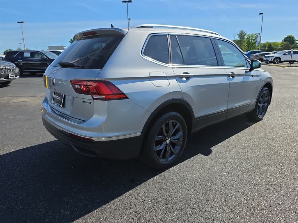Thumbnail: 2022 Volkswagen Tiguan - 11