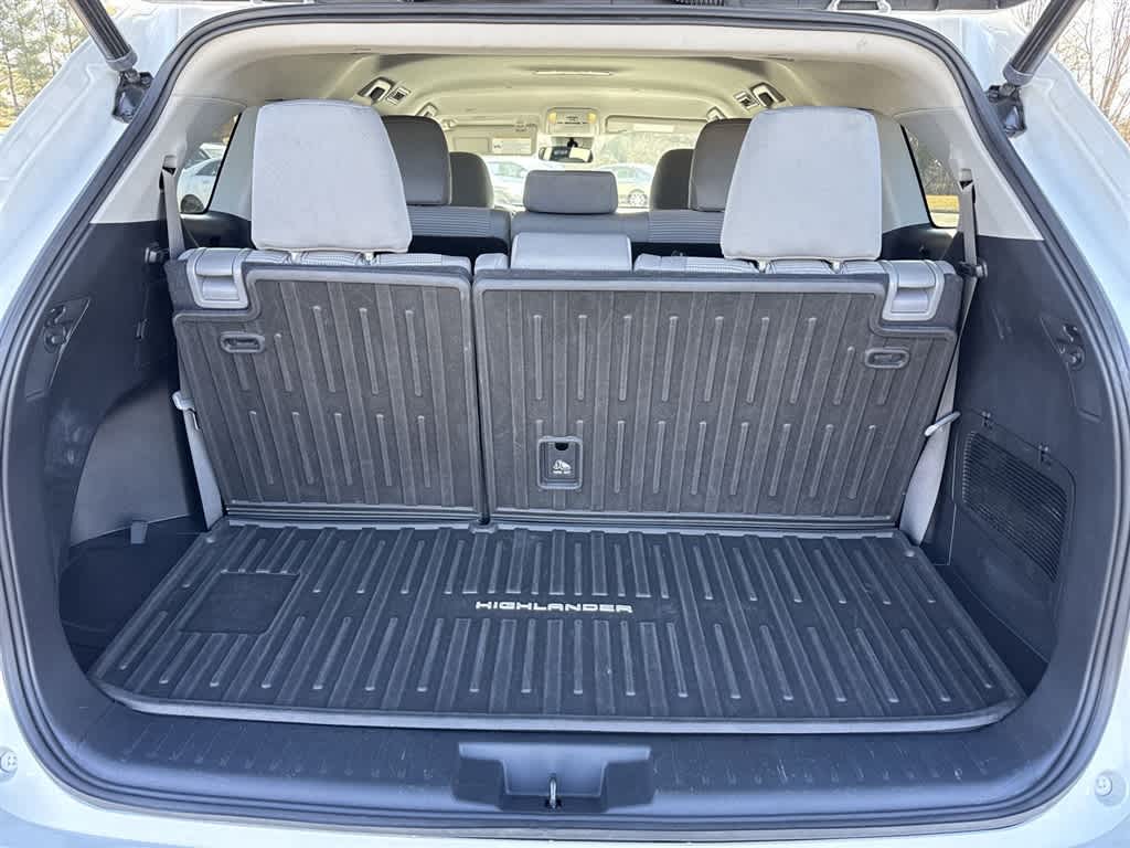 Thumbnail: 2022 Toyota Highlander - 26