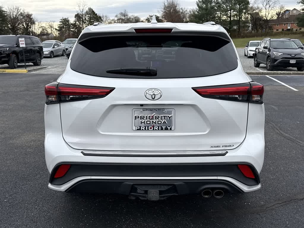 Thumbnail: 2023 Toyota Highlander - 8