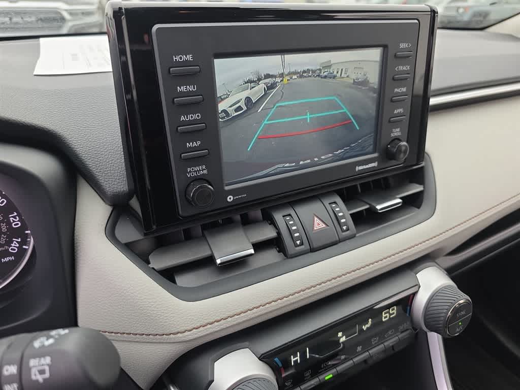 Thumbnail: 2021 Toyota RAV4 - 22