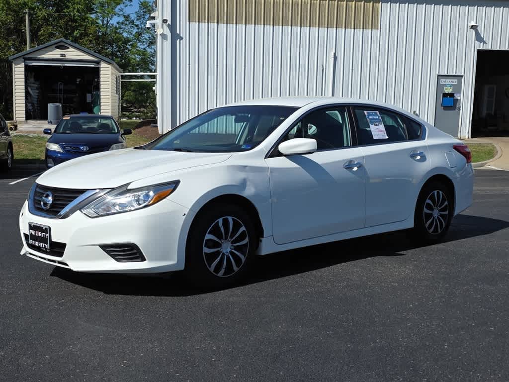 Thumbnail: 2016 Nissan Altima - 8