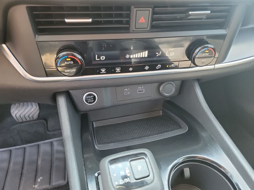 2023 Nissan Rogue SV 22