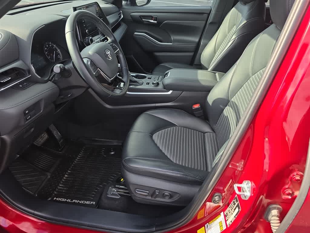 Thumbnail: 2021 Toyota Highlander - 15