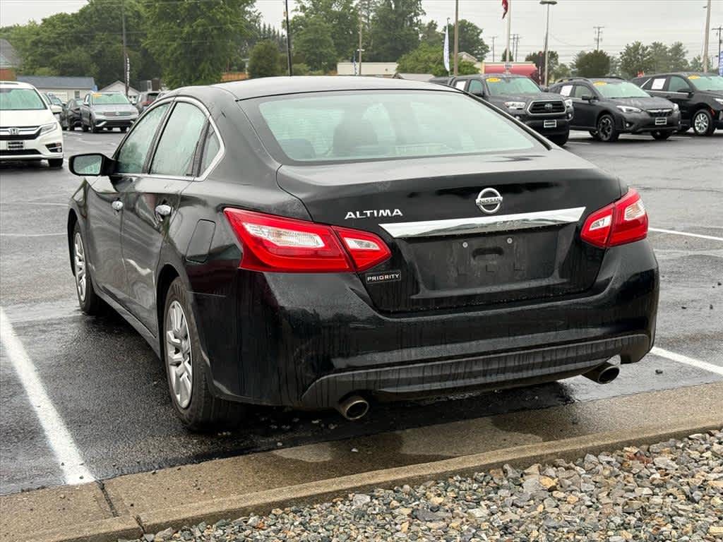 Thumbnail: 2016 Nissan Altima - 11