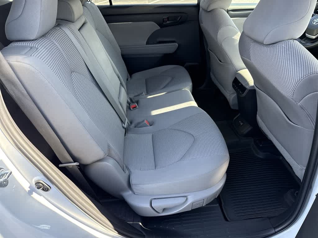 Thumbnail: 2022 Toyota Highlander - 11