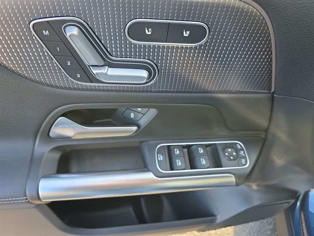 Thumbnail: 2021 Mercedes-Benz GLA - 17