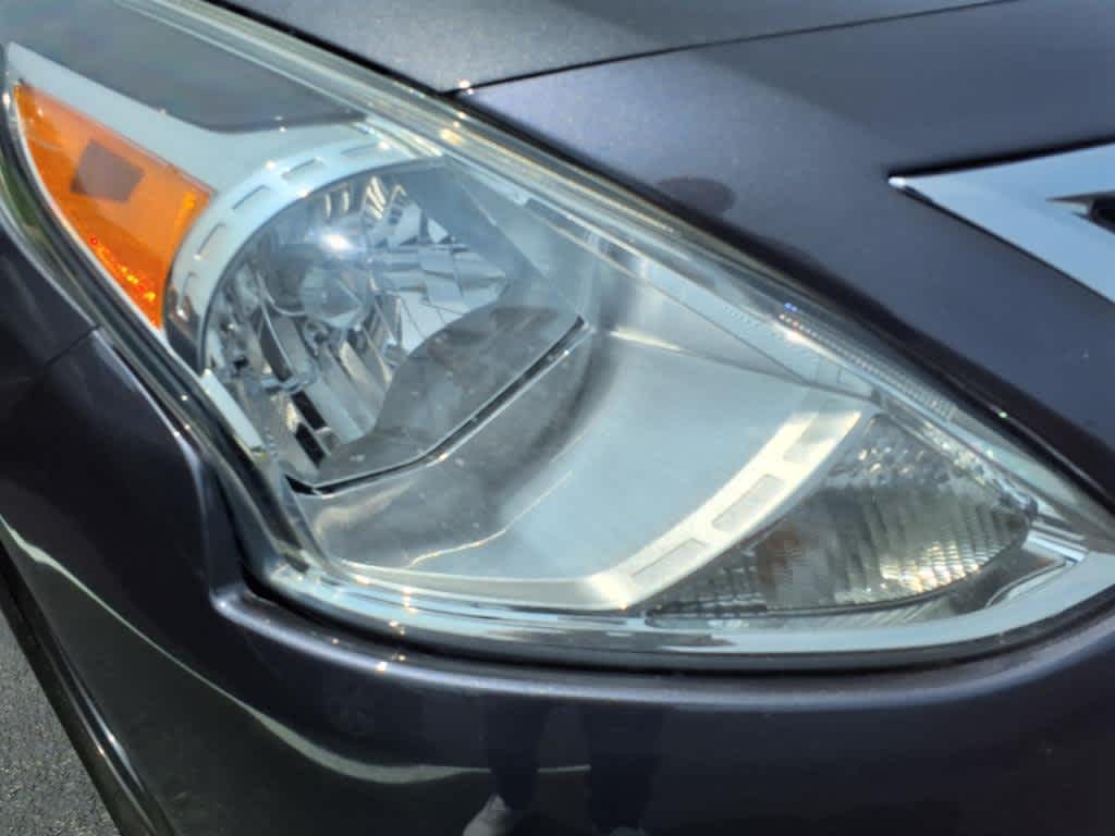 2015 Nissan Versa 1.6 SV 9