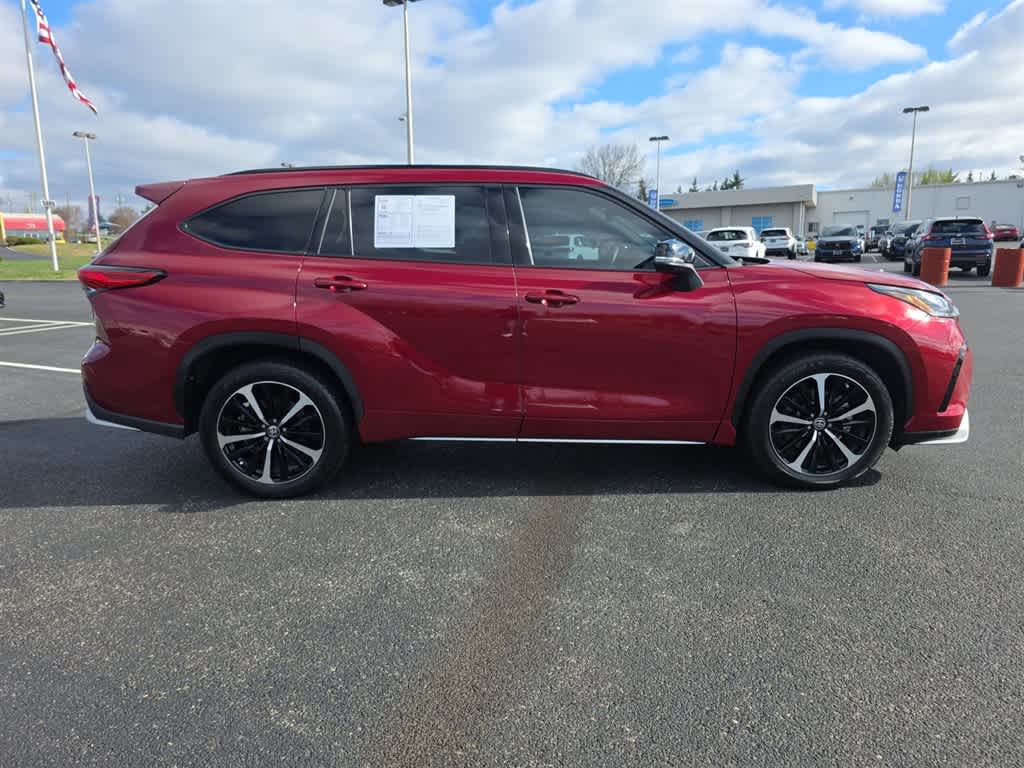 Thumbnail: 2021 Toyota Highlander - 2