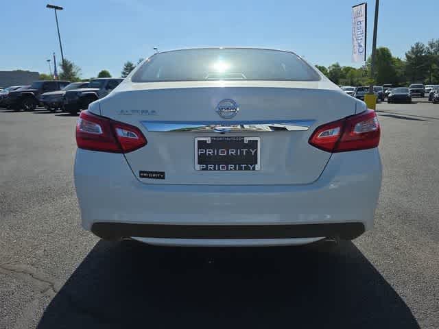 Thumbnail: 2016 Nissan Altima - 15