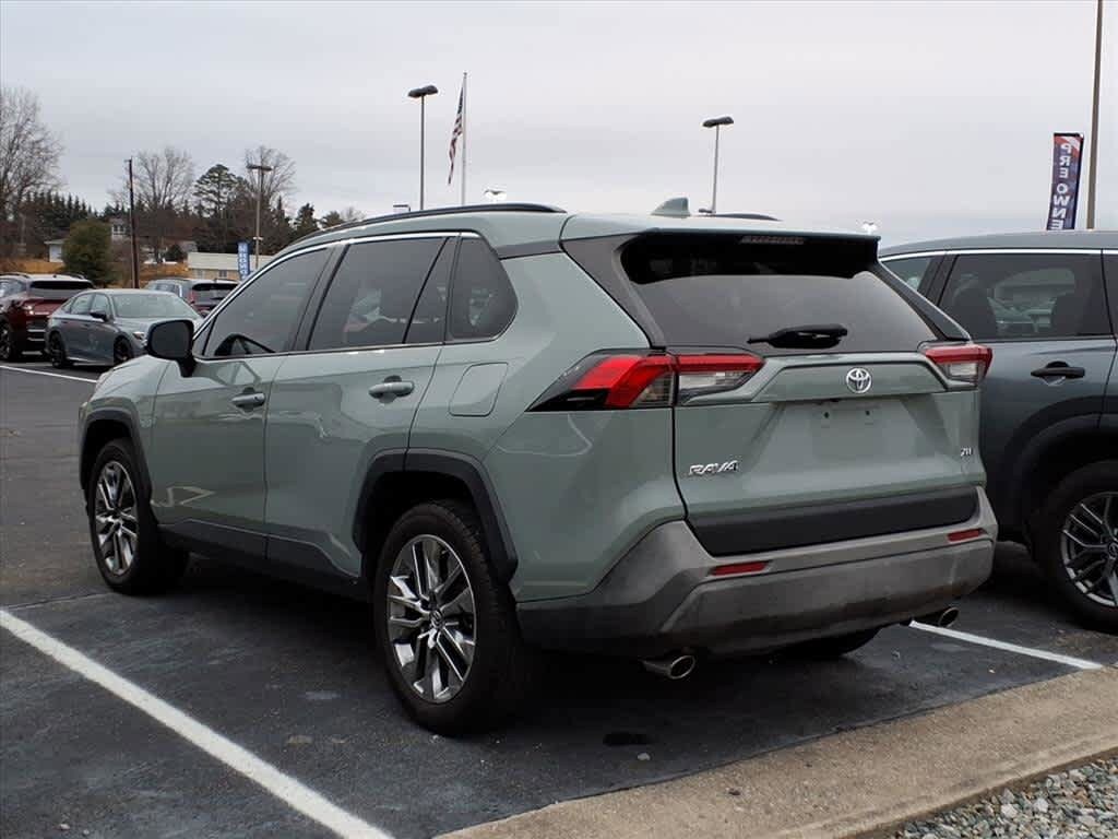 Thumbnail: 2019 Toyota RAV4 - 10