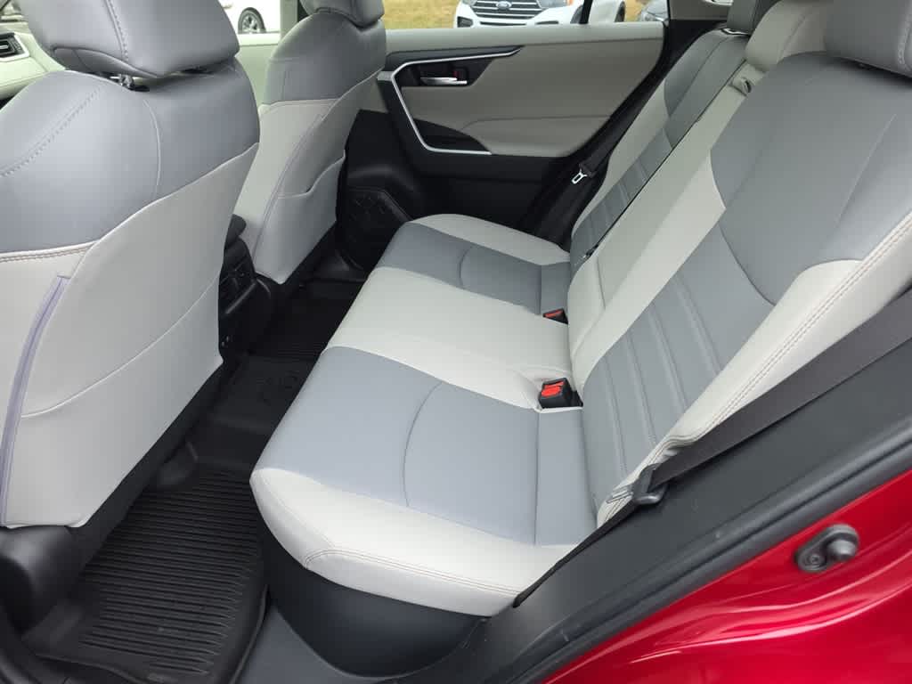 Thumbnail: 2021 Toyota RAV4 - 18