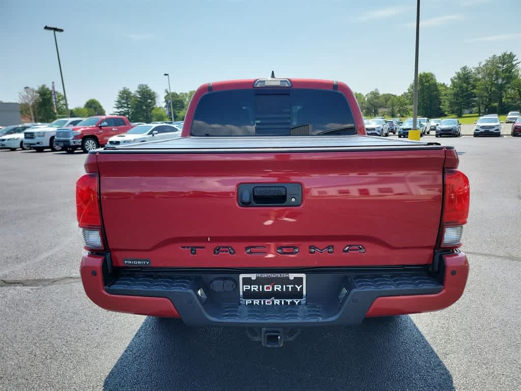 Thumbnail: 2019 Toyota Tacoma - 9