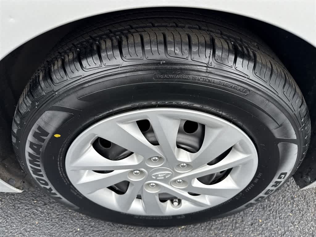 Thumbnail: 2017 Hyundai Elantra - 25