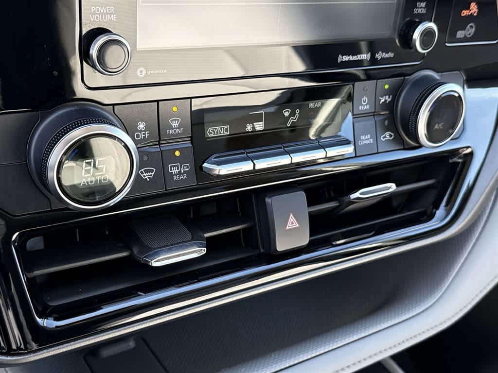 Thumbnail: 2022 Toyota Highlander - 22