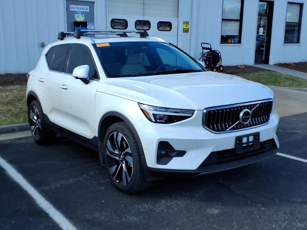 Thumbnail: 2024 Volvo XC40 - 6