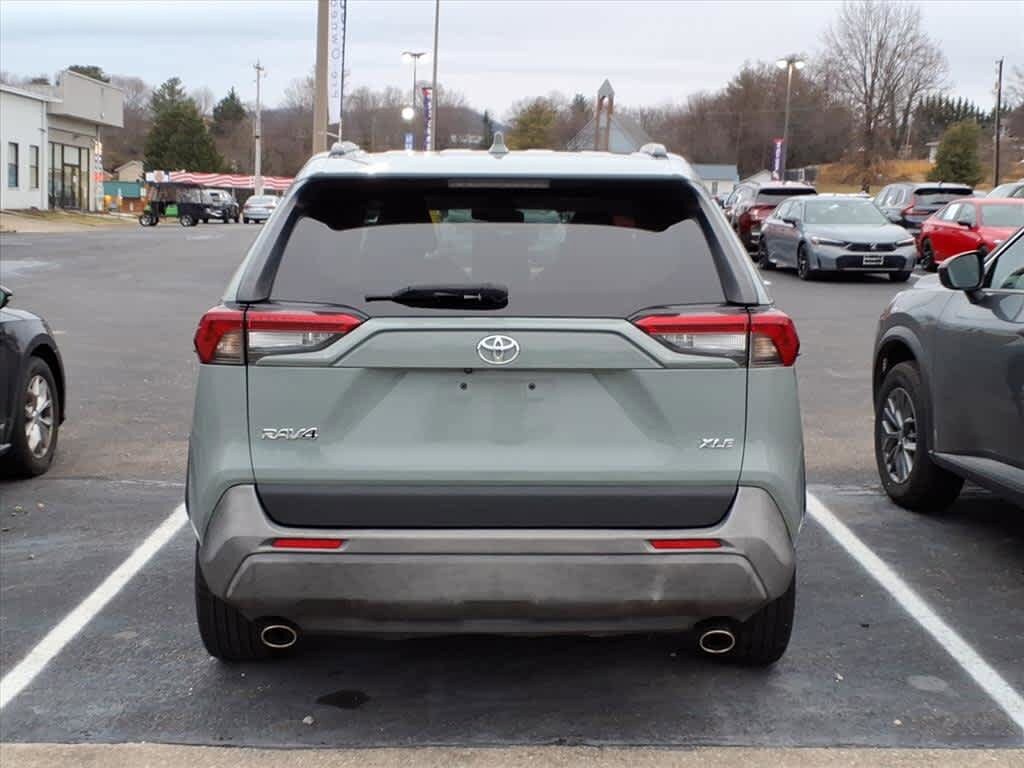Thumbnail: 2019 Toyota RAV4 - 9