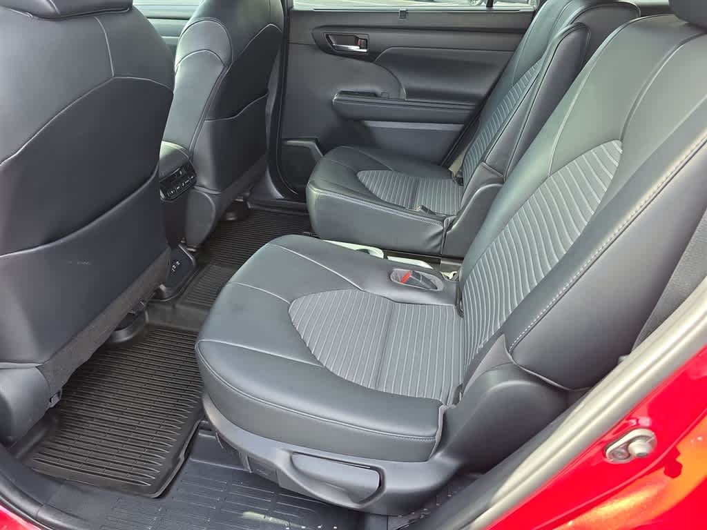 Thumbnail: 2021 Toyota Highlander - 16