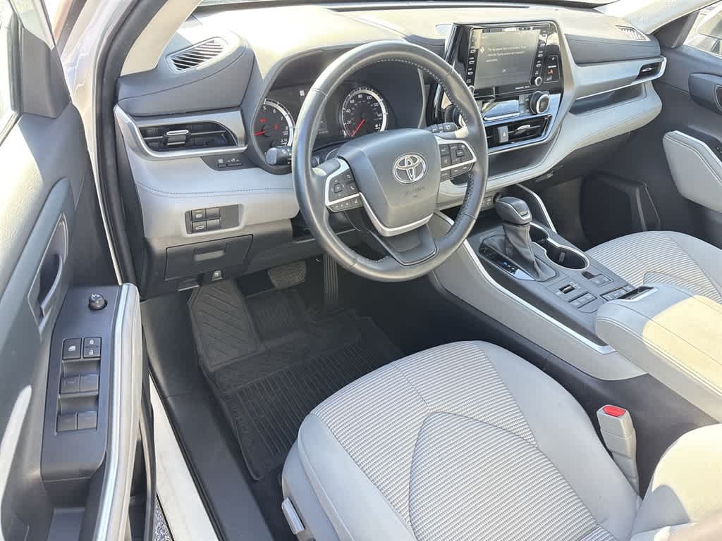 Thumbnail: 2022 Toyota Highlander - 13