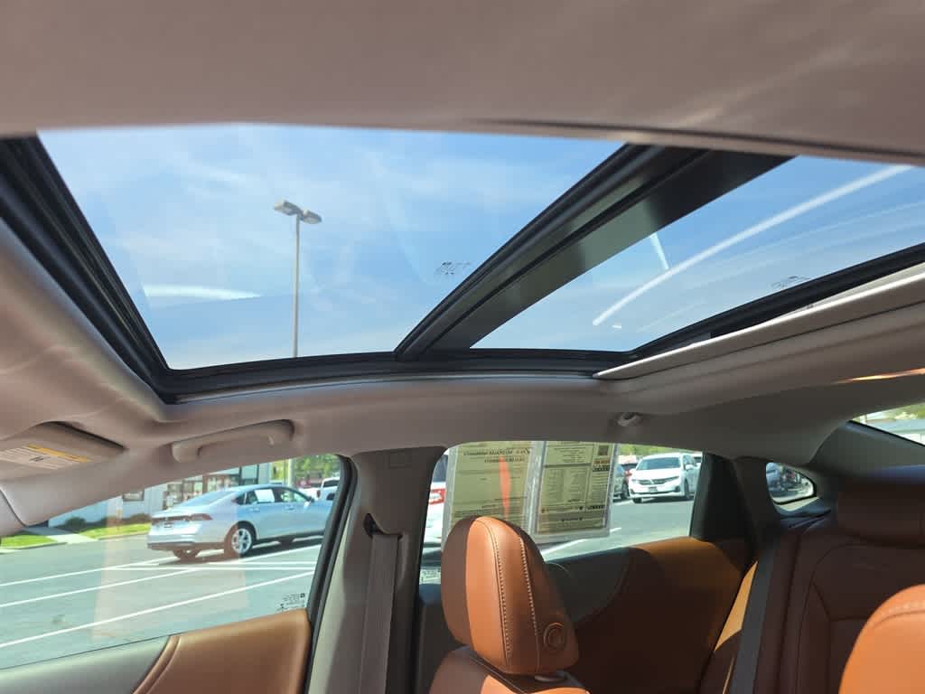 Thumbnail: 2017 Chevrolet Malibu - 25