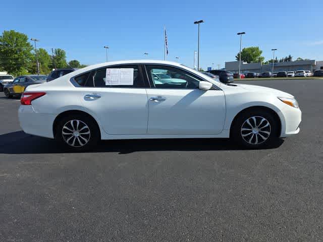 Thumbnail: 2016 Nissan Altima - 3