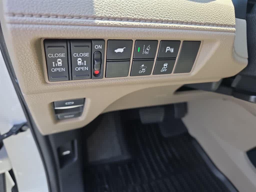 Thumbnail: 2019 Honda Odyssey - 12