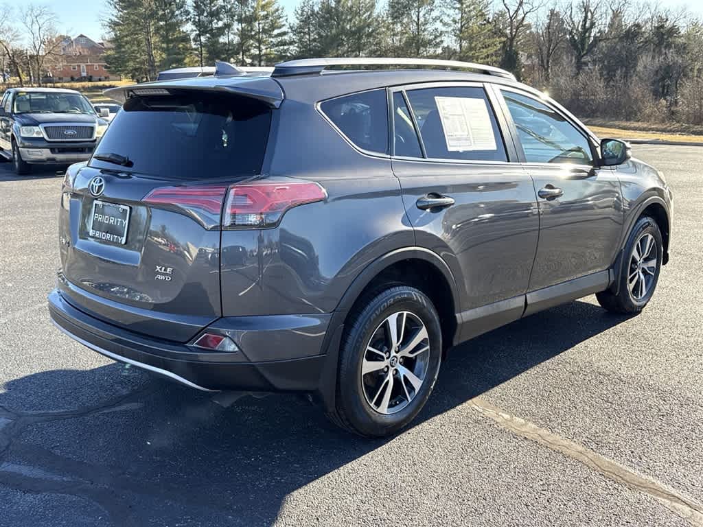 Thumbnail: 2018 Toyota RAV4 - 9