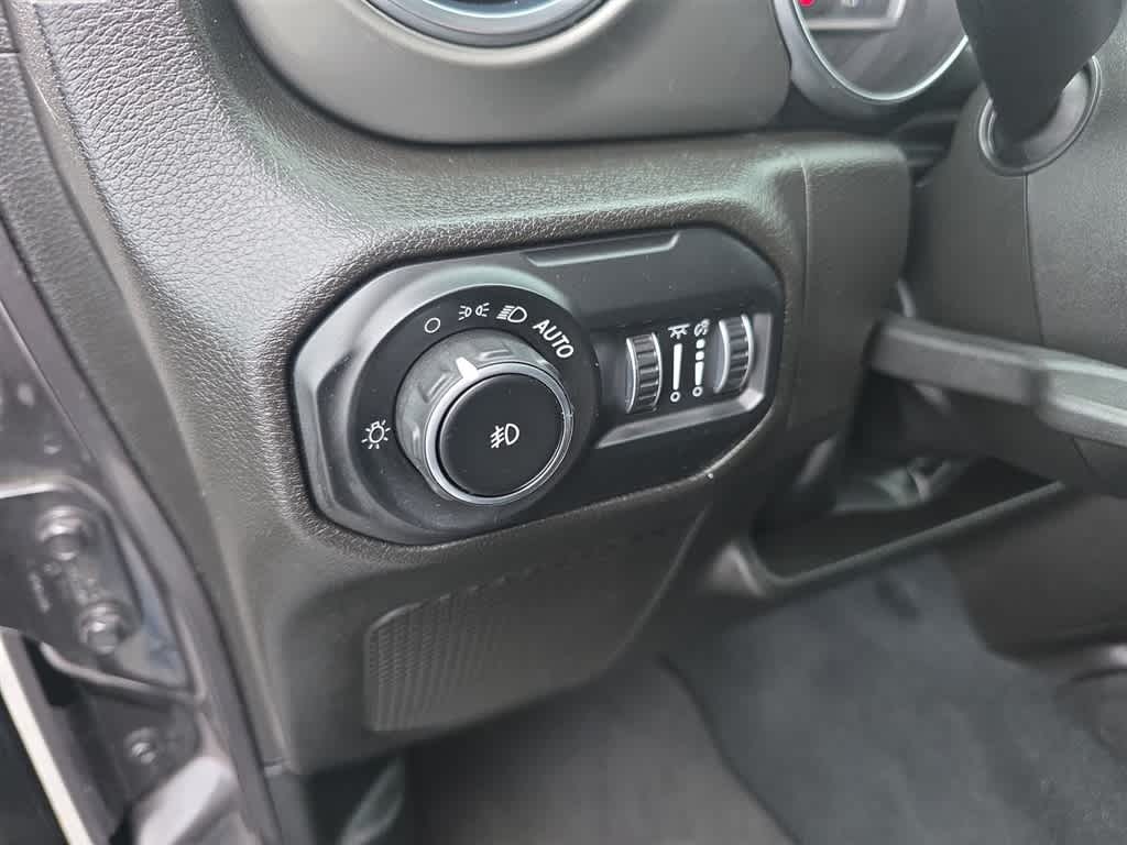 Thumbnail: 2022 Jeep Wrangler - 14