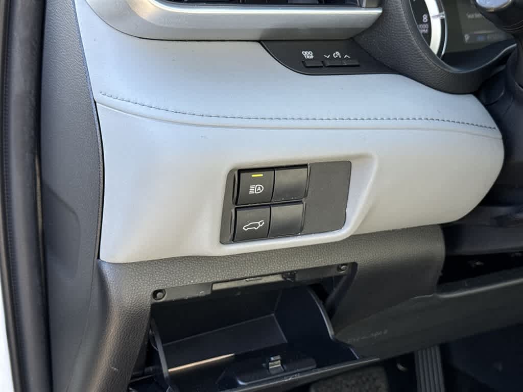 Thumbnail: 2022 Toyota Highlander - 14