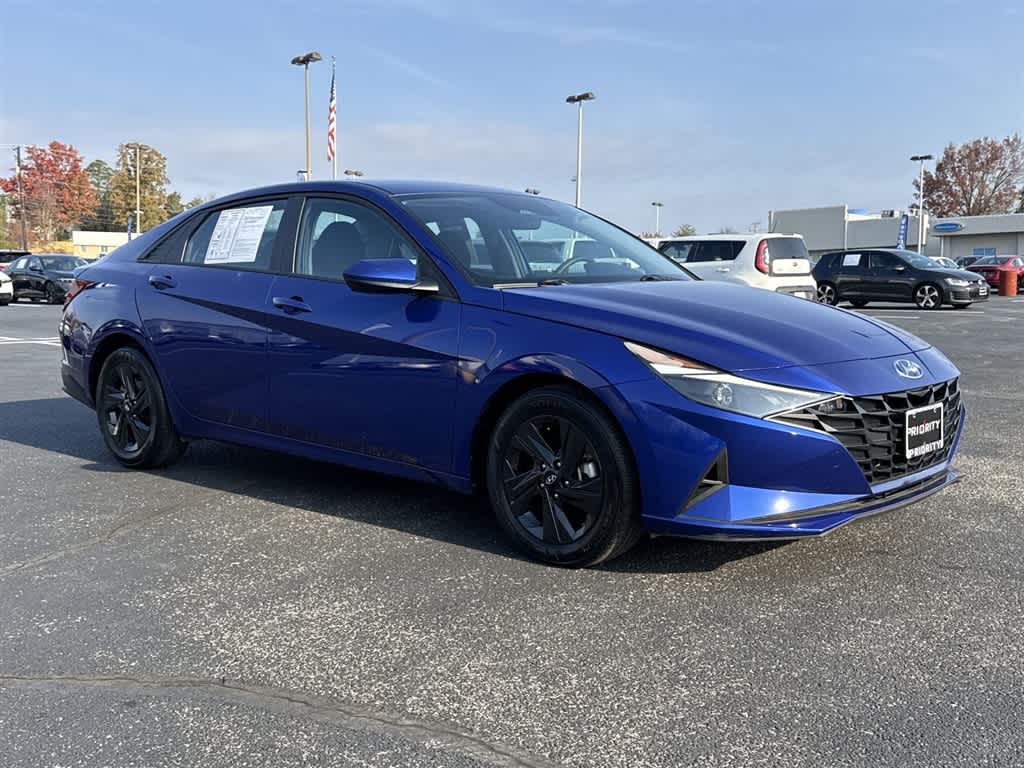 Thumbnail: 2023 Hyundai Elantra - 3