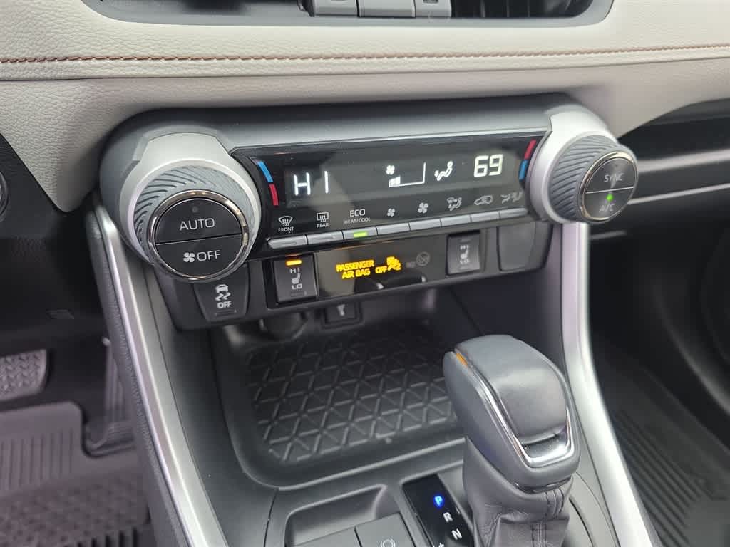 Thumbnail: 2021 Toyota RAV4 - 24