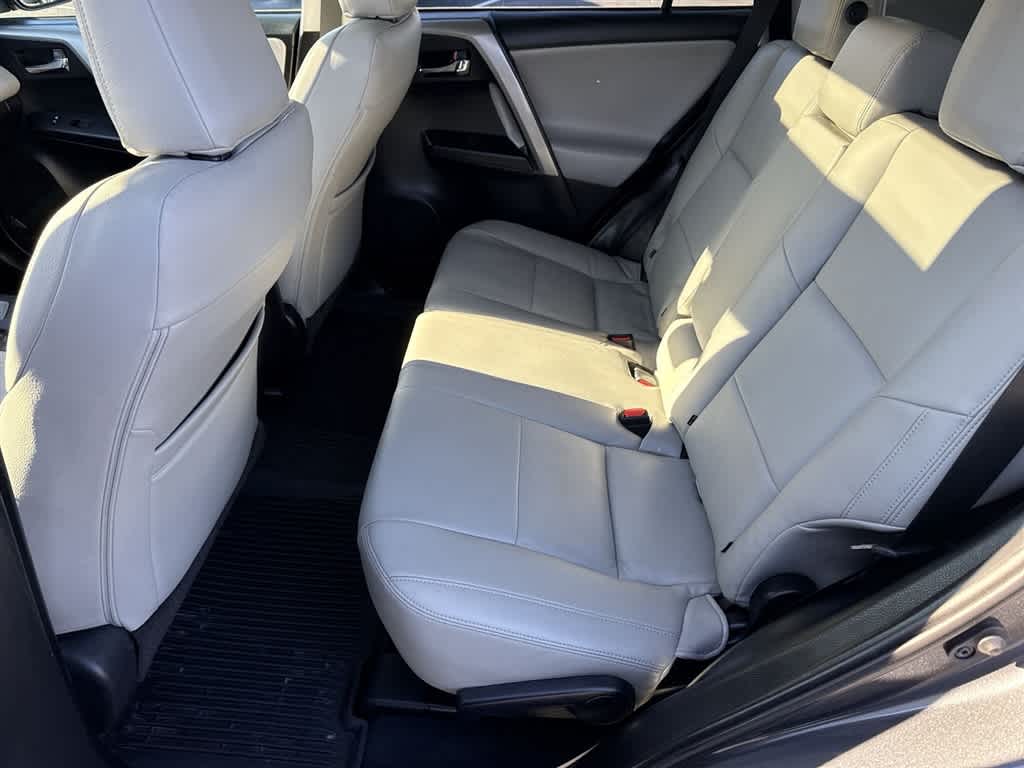 Thumbnail: 2018 Toyota RAV4 - 16