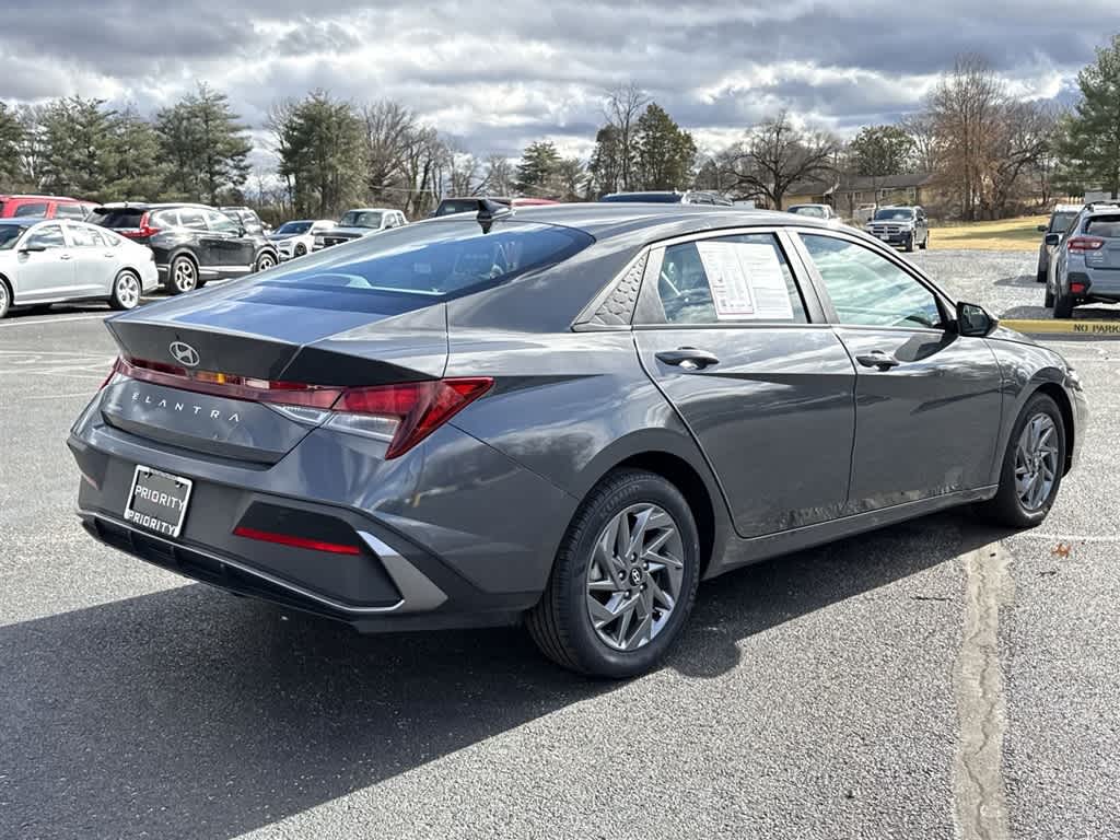 Thumbnail: 2024 Hyundai Elantra - 11