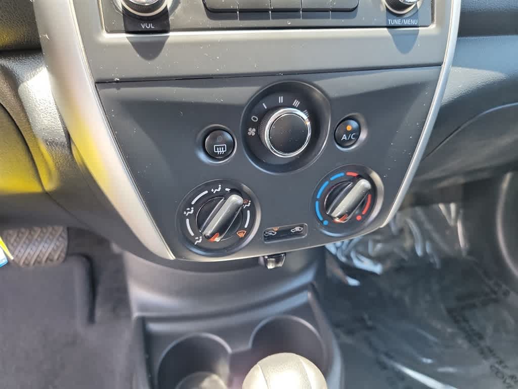 Thumbnail: 2015 Nissan Versa - 21