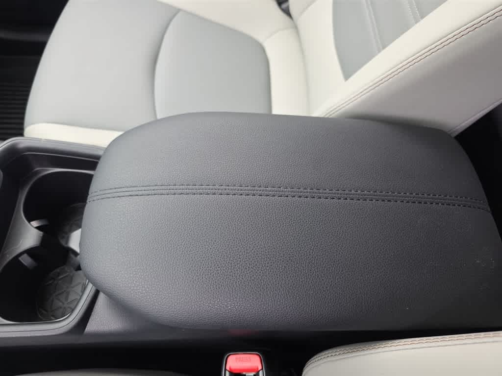 Thumbnail: 2021 Toyota RAV4 - 26