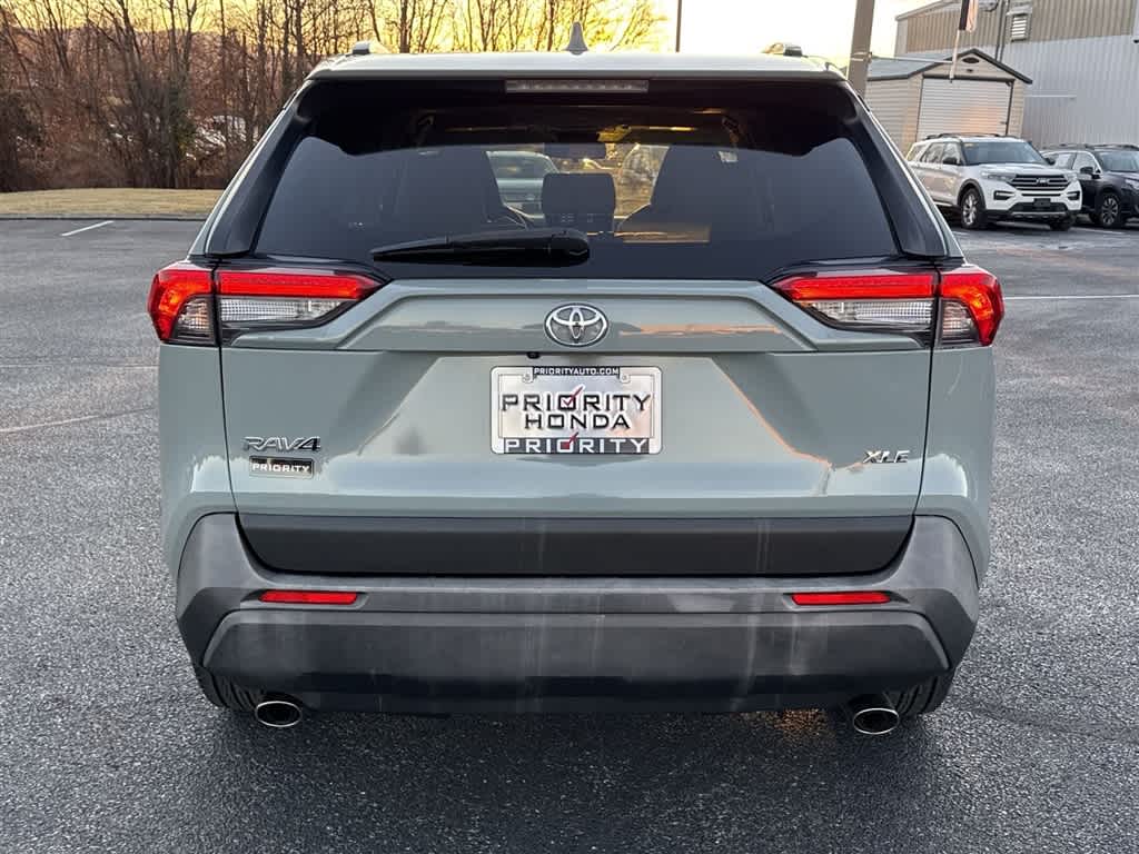 Thumbnail: 2019 Toyota RAV4 - 8