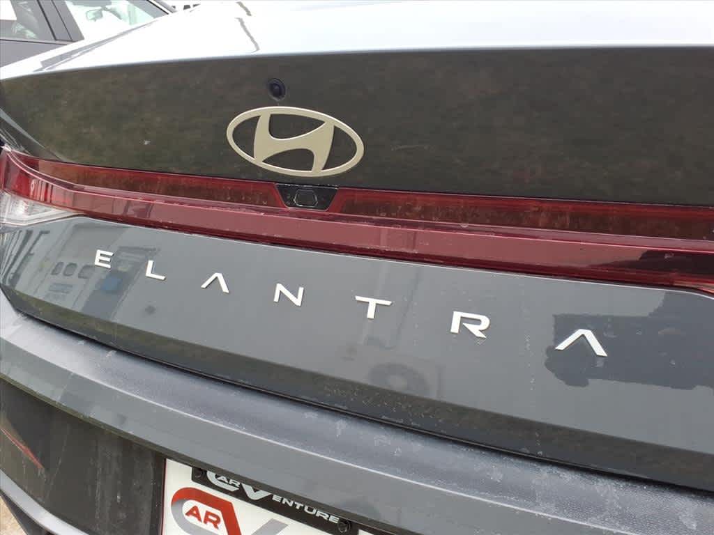 Thumbnail: 2024 Hyundai Elantra - 4