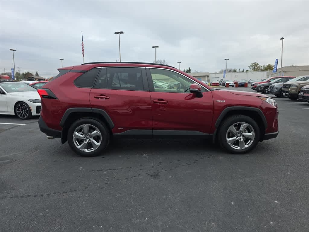 Thumbnail: 2021 Toyota RAV4 - 3