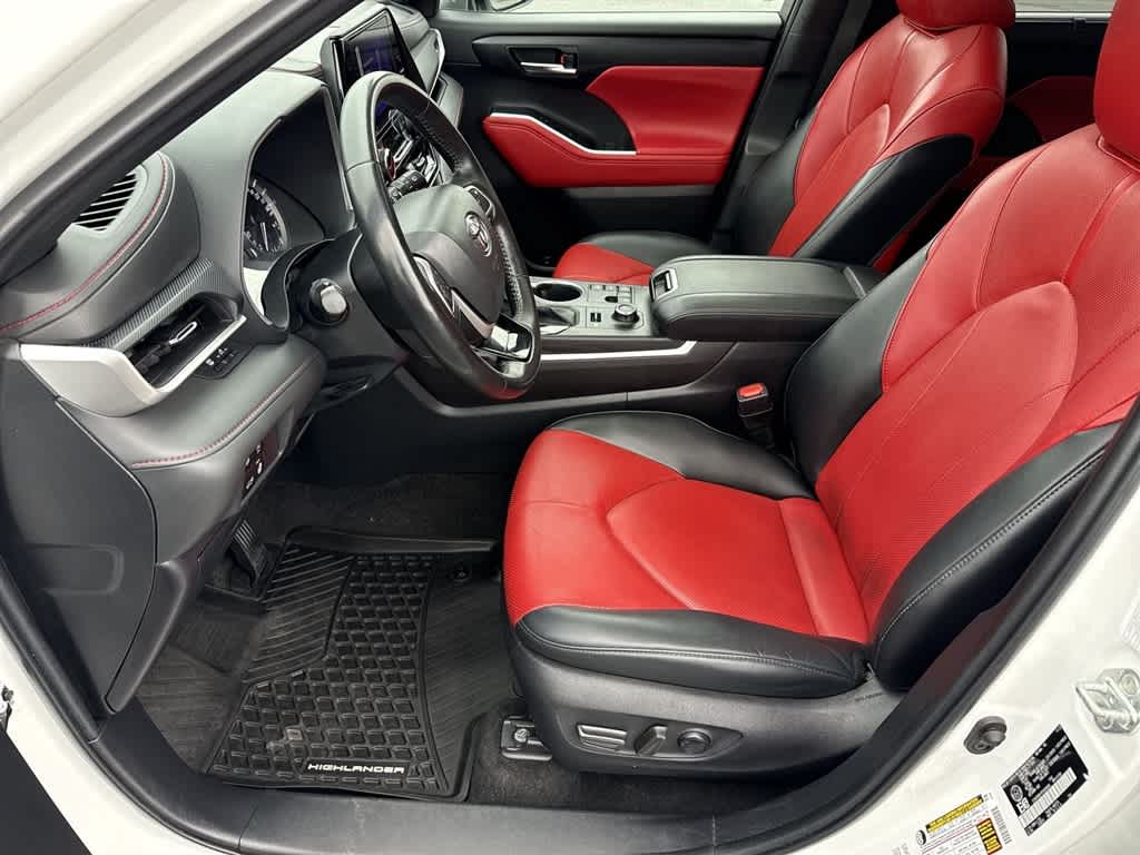 Thumbnail: 2023 Toyota Highlander - 15