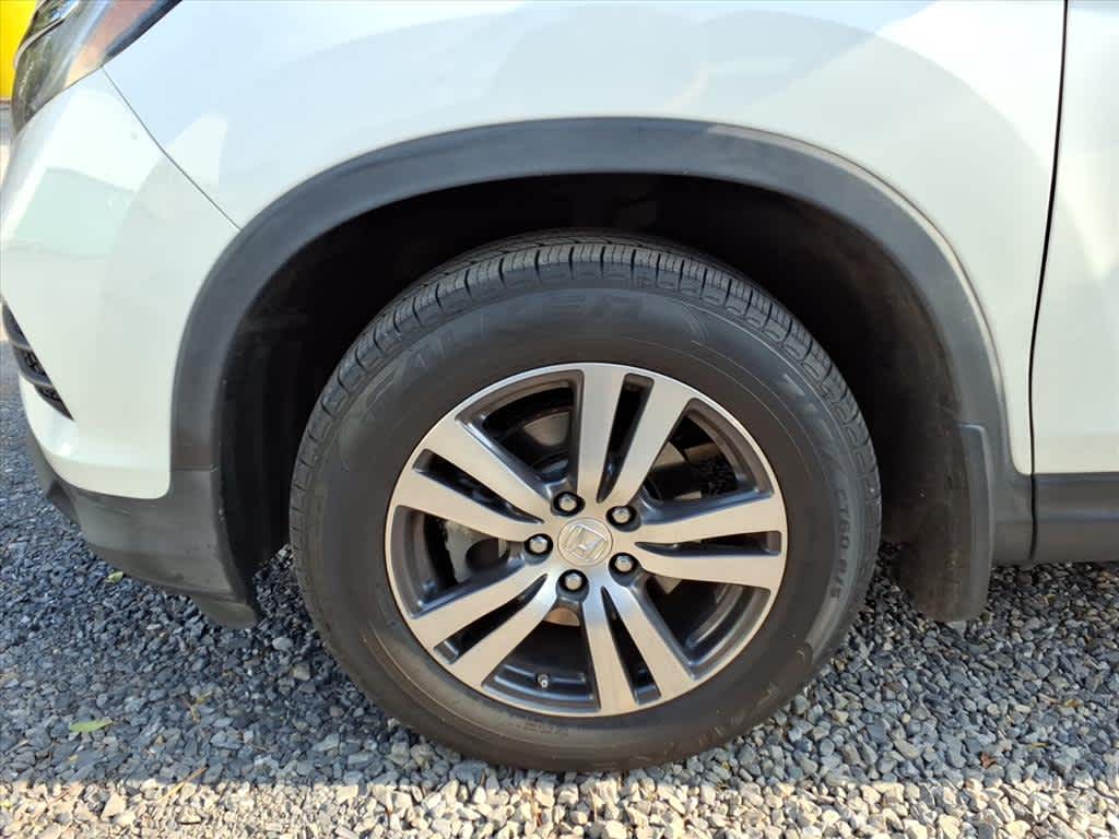 Thumbnail: 2017 Honda Pilot - 11