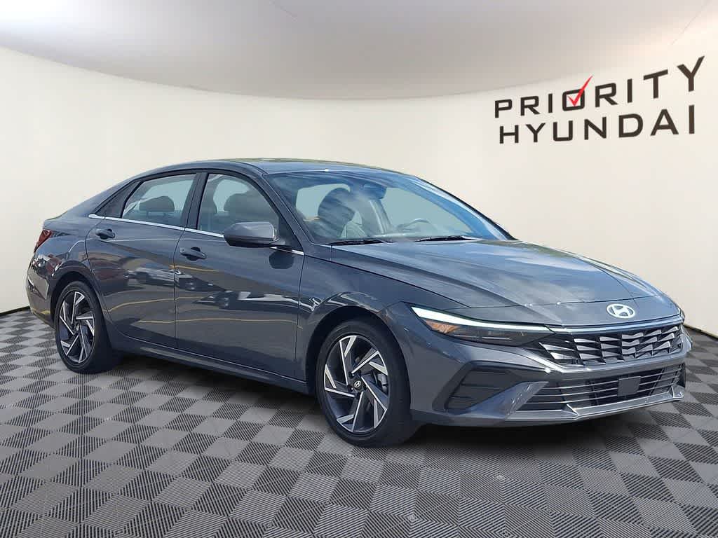 Thumbnail: 2025 Hyundai Elantra - 3